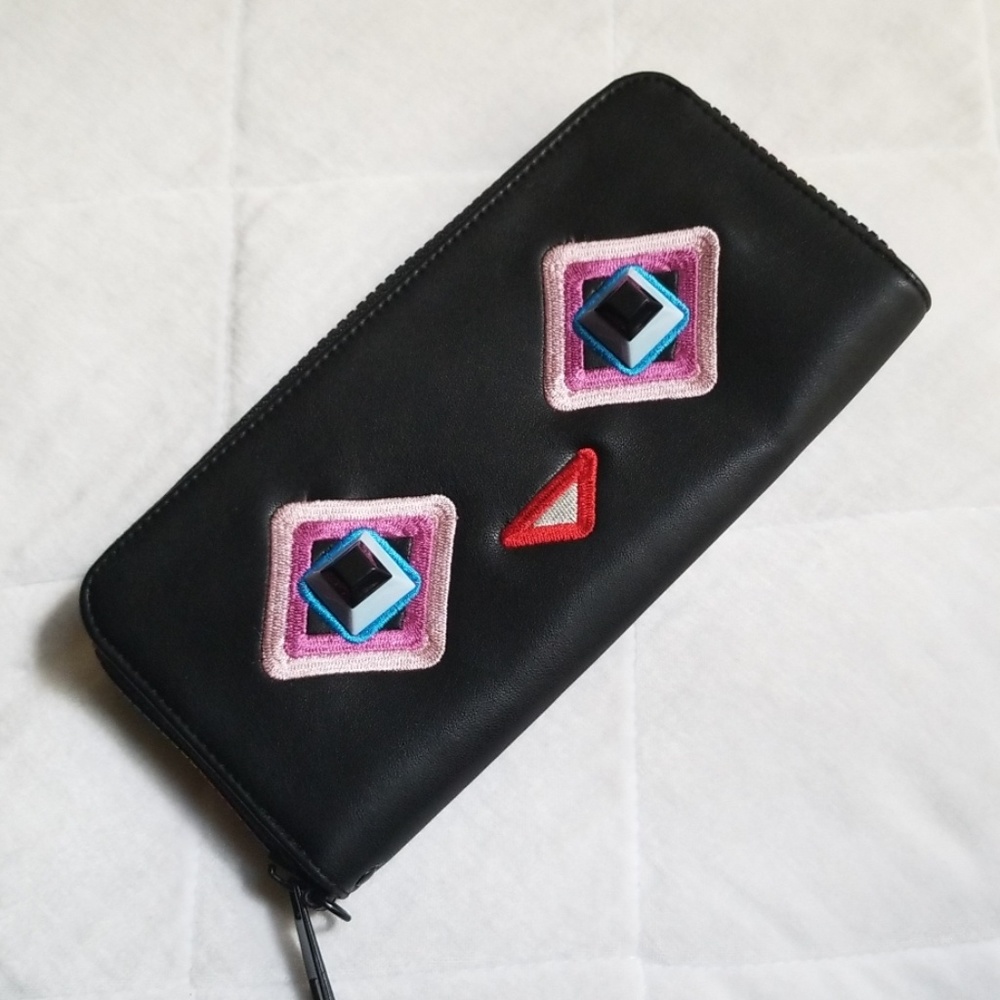 NWOT Wallet face